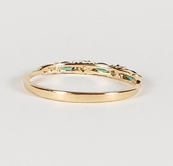 10K Petite Lab Emerald Ring - image 5