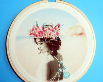 Embroidered photo "Summerdream rosé", handmade unique, 14 cm, in embroidery frame