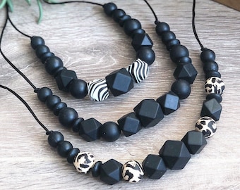 Nursing necklace in black silicone beads, leopard, zebra