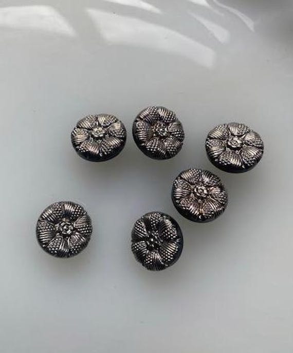 Shanked Button - White Bunny Rabbit: 13mm Shanked Button - White Bunny Rabbit: 13mm