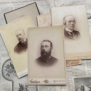 Antenati istantanei -- Vintage Cabinet Cards -- Uomini (5 carte) -- lotto 3