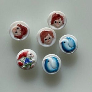 Collection vintage de boutons en verre Adorables boutons peints à la main, enfants, oiseaux, nain Lot 6 image 2
