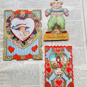 Zoete Vintage vroege jaren 1900 Valentines Cute Kids en Googly Eyed Clown Pup Dog 3&quot; bij 4&quot; - Veel van 3