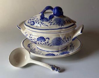 Vintage BLUE DANUBE 8.5” tureen with original ladle