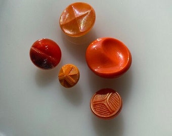 Vintage glazen knopcollectie--levendige oranje knoppen--lot N