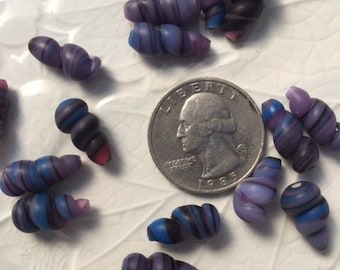 perles de verre de lampe japonaise vintage -- 6,5 par 15 mm -- Escargots violets mats (4)