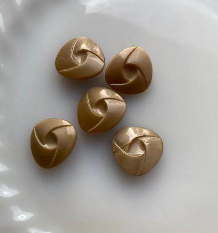 Vintage Czech Buttons -- 1" Art Deco Beige Triangles (5)