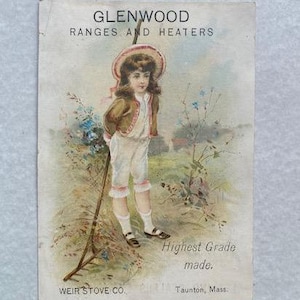 Vintage bunte viktorianische Handelskarte Junge, die GLENWOOD RANGES Stoves Heaters Taunton Mass bewirtschaftet