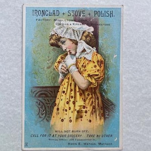 Vintage bunte viktorianische Handelskarte Mädchen blonde Locken IRONCLAD STOVE & POLISH Boston Mass
