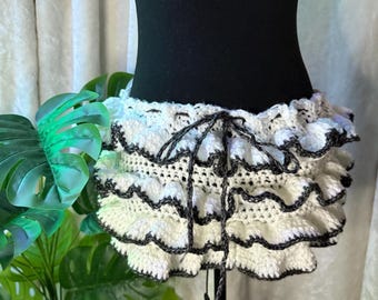 Shorts bombachos con volantes de ganchillo