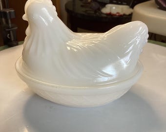 ヘーゼルアトラス ホワイトミルクガラス 巣の中の雌鶏