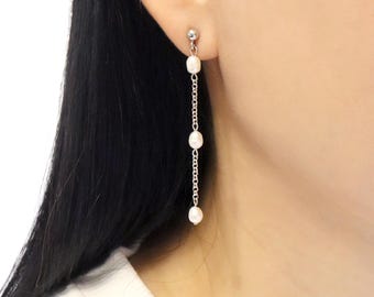 Orecchini pendenti lunghi con perle d'acqua dolce in argento, gioielli minimalisti da donna.
