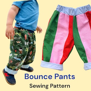 Peut inclure: Patron de couture Bounce Pants. Deux pantalons sont présentés : l'un en tissu vert foncé avec un imprimé d'insectes colorés, et l'autre avec des rayures verticales alternant le vert, le rose et le rouge, doté d'une ceinture bleu clair.