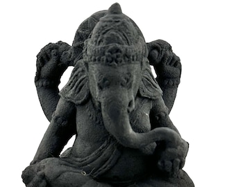 Statue volcanique noire de Ganesha