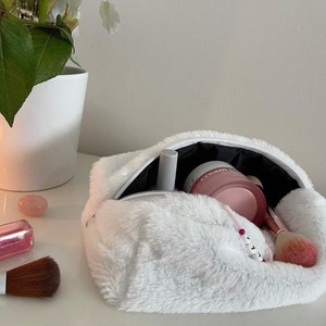 White Fluffy Makeup Bag Cute Teddy Pencil Case Cosy Cosmetic Bag Travel Pouch Plush Beauty Accessories Case Toiletry Bag Personalized Gifts