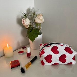 Red Heart Pattern Makeup Bag,Heart Printed Cosmetic Bag,Cute Pencil Case,Travel Pouch,Beauty Accessories Case,Skin Care Pouch,Toiletry Bag
