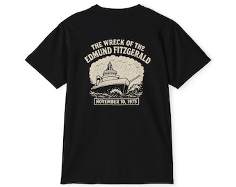 Camiseta de bolsillo con colores cómodos y el naufragio del Edmund Fitzgerald / Gráfico del naufragio