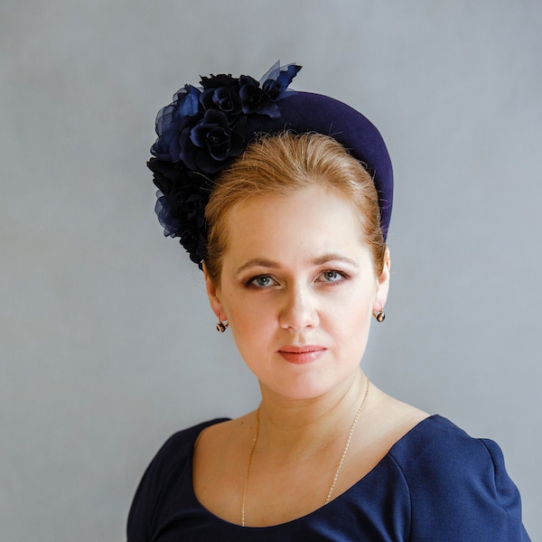 Navy fascinator for mother of the bride, mother of the groom. Navy blue headband hat for wedding guest inspired by Kate Middleton headband.