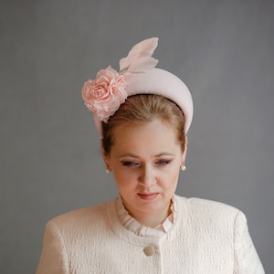 Blush pink flower fascinator hat for women, dusty rose hair piece, padded velvet headband for wedding guest, floral headpiece, halo crown