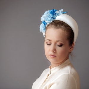 Blommig fascinatorhatt för kvinnor: Kyrkahatt med pannband