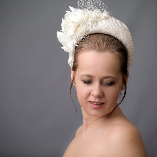 Cremefarbenes Hochzeits-Fascinator-Stirnband, inspiriert von Kate Middletons Stirnbandhut mit Vogelkäfigschleier