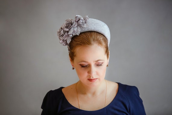 Grey Silver Fascinator Headband: Wedding Guest Fascinator  display picture 3