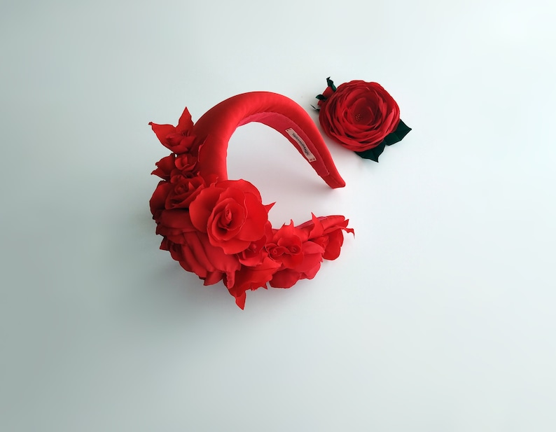 Red flower fascinator hat for wedding guests in Kate Middleton style is a stunning floral headpiece. Red rose crown comes separetely or with brooch. Perfect as a alternative to a traditional Kentucky Derby hat. Padded headband covered in a fabric.