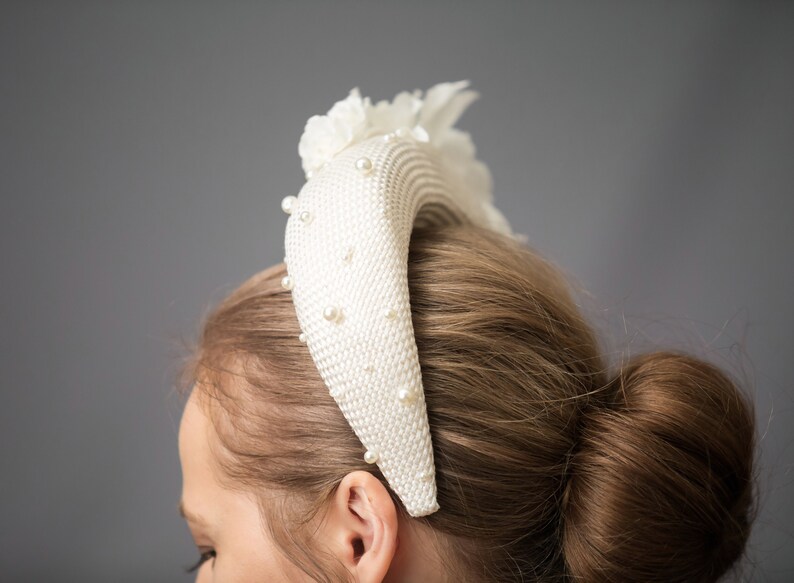 Bridal headband with pearls inspired by Kate Middleton.  Bridal flower crown  comes with faux pearls. 
Bridal hairband has been trimmed with flowers Wedding fascinator will instantly elevate any outfit.
This silk flower crown is unique work.