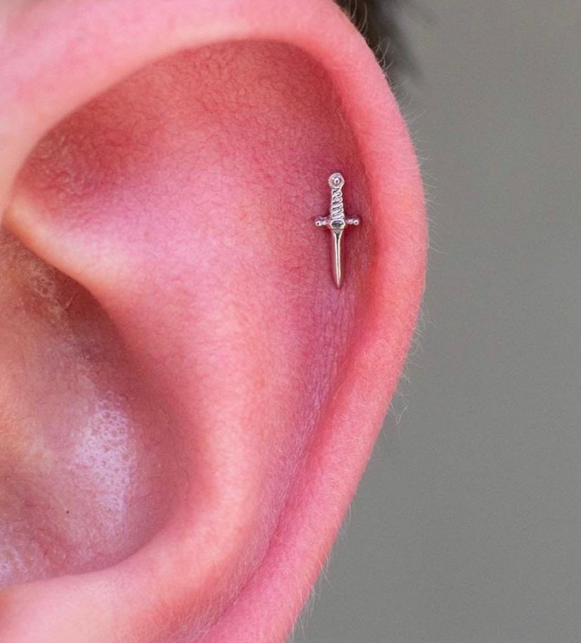Dagger Internally Threaded Top 16 G Cartilage Tragus Ear
