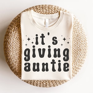 Gift for Aunt It's Giving Auntie Aunt Funny Pregnancy Shirt Pregnancy Reveal Titi Gift Best Auntie Auntie Shirt Pregnancy Announcement Shirt