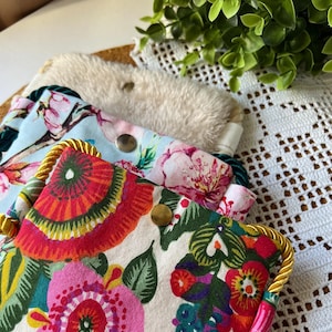 Handytasche zum Umhängen Umhängetasche Crossbody kleine Tasche Handtasche Blumen Cord Baumwolle Plüsch Teddystoff