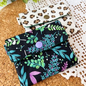 Genähte Baumwollbrieftasche | kleine Geldbörse | Geldtasche | Kartenhalter | Geschenkidee für Sie | Portmonee mit floralem Muster | Leoprint
