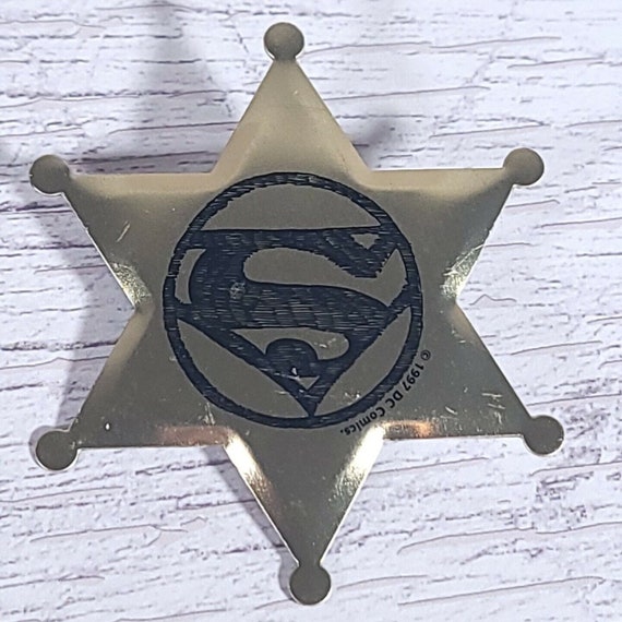 DC COMICS SUPERMAN THE KENTS SHERIFF BADGE TIN PIN PROMO 1997 