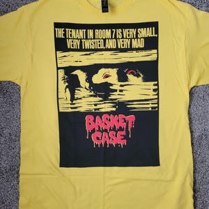 Korb Fall Film Tshirt Hand gesiebt. 2farbig auf gelbem Shirt