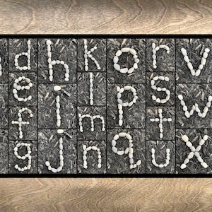 Letras de roca en minúsculas, carteles del alfabeto, descarga instantánea, impresiones digitales