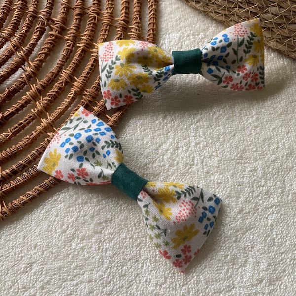 Lot de deux Barrettes à nœud papillon à fleurs jaune vert et bleu sur blanc pour femmes et enfants