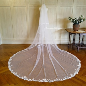 Shiny Sequined Leaf Lace Cathedral Wedding Veil, 2 Tiers Lace Trim Bridal Veil with Blusher