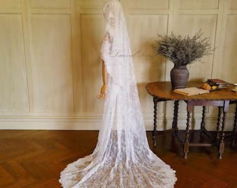 Chantilly Wimpern Spitze Kapelle Brautschleier, Beige Blumen Braut Mantilla Schleier