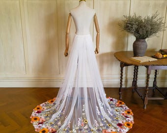 Kleurrijke bloemen appliqué bruidssleep, elastische open voorkant fee bruiloft overrok
