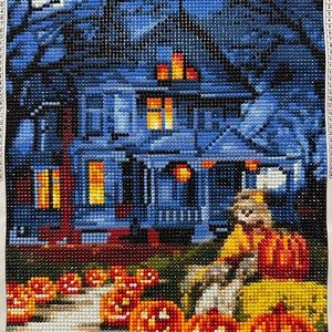 Blue Victorian House with Pumpkins - Diamond Art