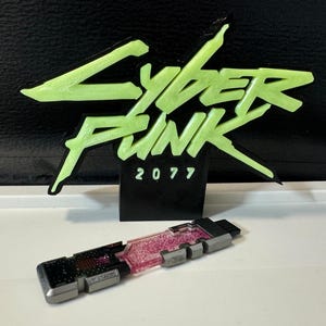 Relic BioChip, Cyberpunk 2077 Relic Chip, USB Drive, Luminous Standing Sgin, Cyberpunk 2077 Prop Replica