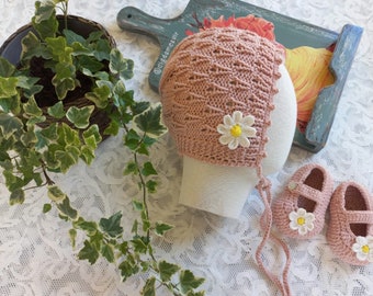 Daisies // Baby socks and bonnet set - Baby shoes Crochet baby hat Newborn baby gifts