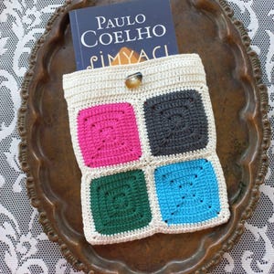 Crochet book sleeve - Handmade book cover - Gift for book lover - Book sleeve cute - Ipad Kindle e-reader cover