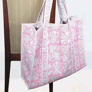 Boho chic Gesteppte Einkaufstasche Rosa floral Hand Block print Einkaufstasche Niedliche slouchy Einkaufstasche mit Taschen Große Einkaufstasche Urlaubstasche Strandtasche