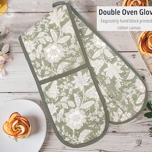 Dubbele ovenhandschoenen: handblokprint, groene bloemen, bijpassende schort en theedoek, ambachtelijk cadeau
