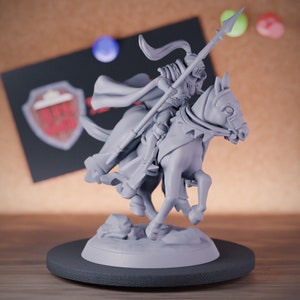 Knight Captain Miniature Dungeons and Dragons Mini RPG Tabletop Miniature DnD Painting Pathfinder 5e DnD | GM