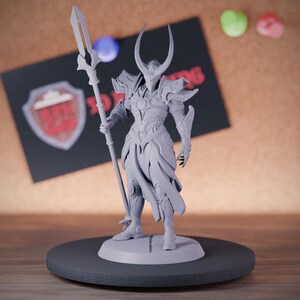 Holy Warrior Miniature Knight Paladin Mini Dungeons and Dragons Mini RPG Tabletop Miniature DnD Painting Pathfinder 5e DnD | LoP