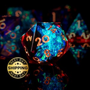 シャープエッジ DnD ダイスセット RPG、レッド ブルー ラディアント サンダー ハンドメイド 樹脂製ダイス、ダンジョンズ&ドラゴンズ 多面体 RPG D6、D20 + 無料ベルベットバッグ
