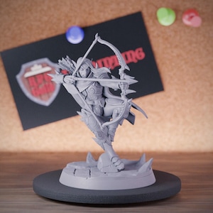 Cazadora de Hojas de las Sombras Drow Femenina Exploradora en Miniatura Mini Dungeons and Dragons Mini RPG Miniatura de Mesa DnD Pintura Pathfinder 5e DnD / AG