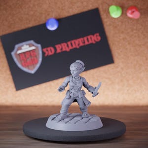 Female Goblin Rogue Miniature Monster Mini Dungeons and Dragons Mini RPG Tabletop Miniature DnD Painting Pathfinder 5e DnD | GM